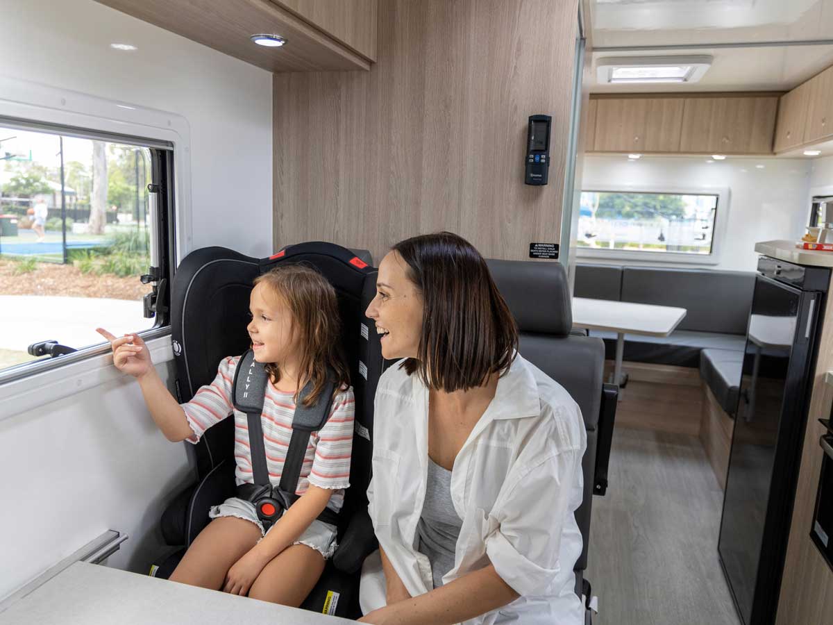 Euro Camper - Middle Dinette