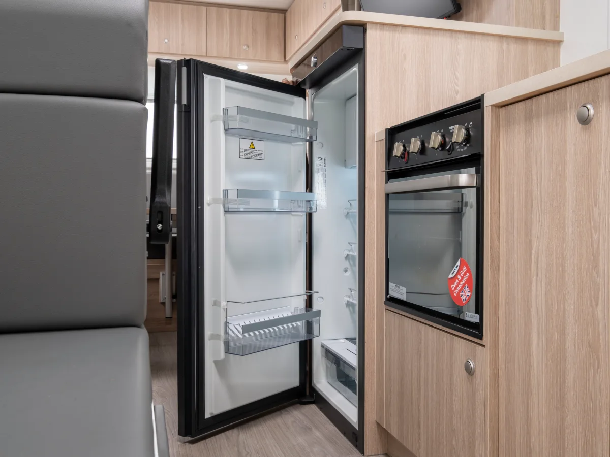 Euro Deluxe - Fridge