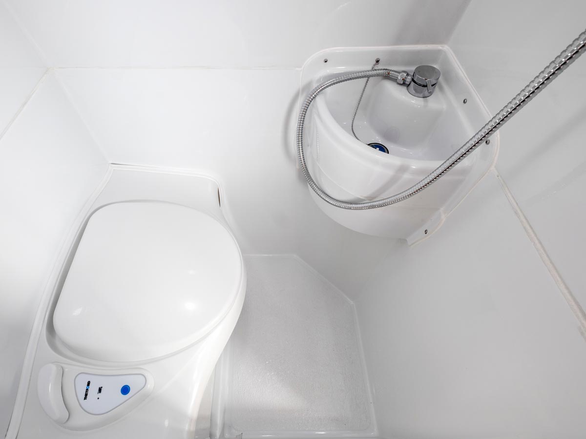 Apollo Euro Plus - washroom view