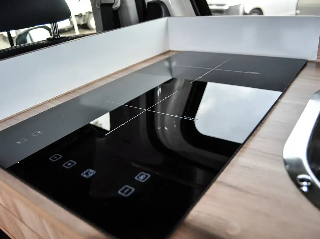 AR 4 Berth Campervan - Hot Plate