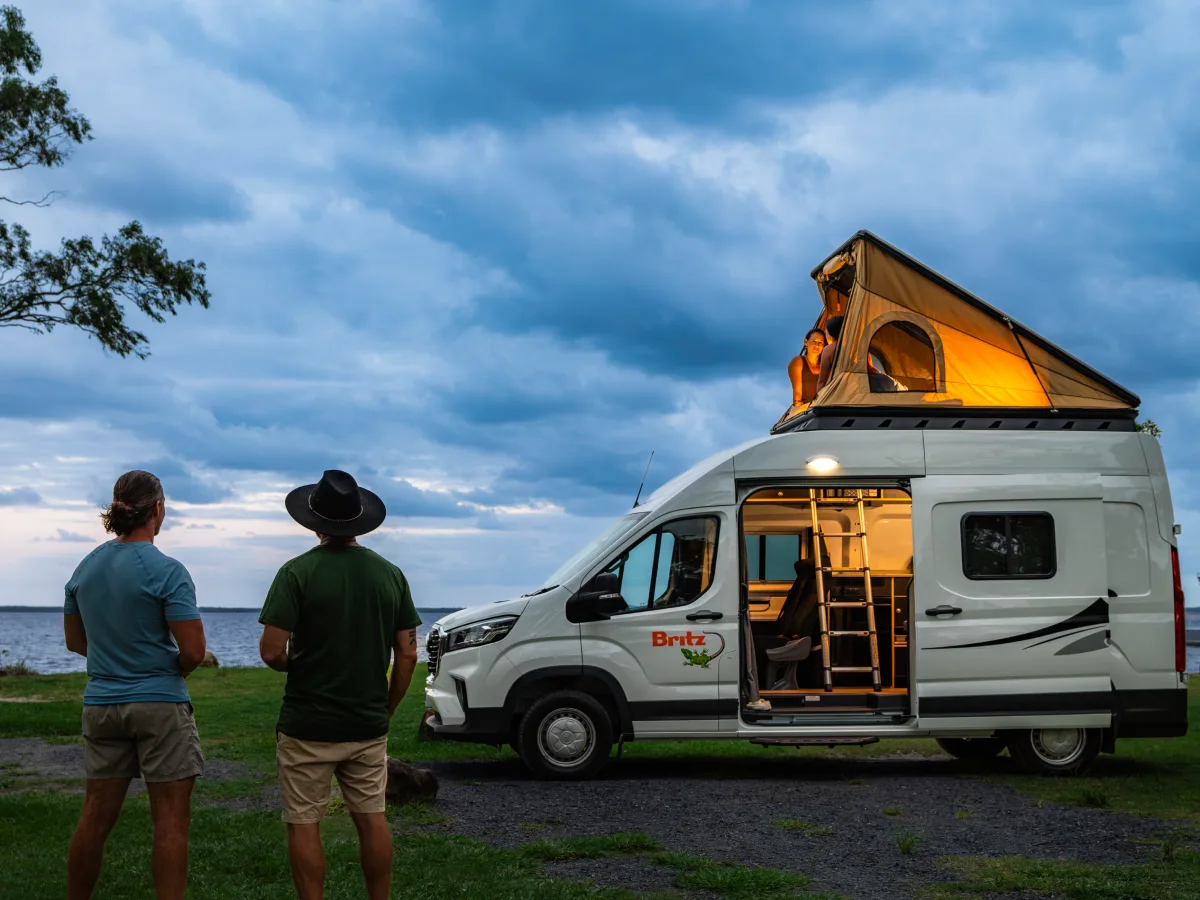 Voyager 4 Berth Night View