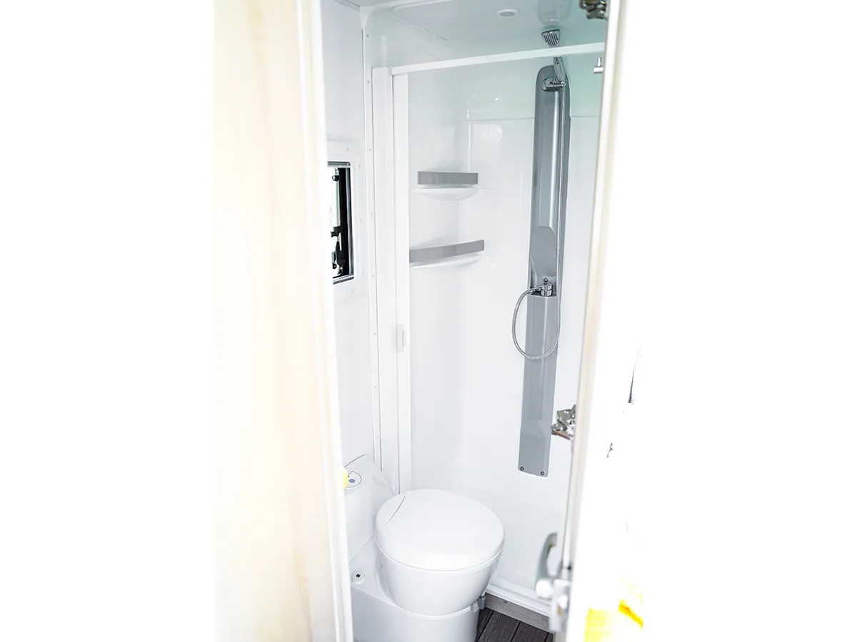 Comfort Standard Select Bathroom