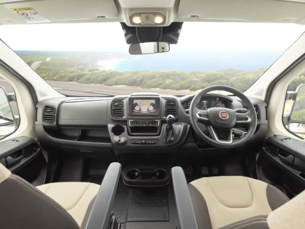 LJ Atlas Motorhom - Driver's Cabin