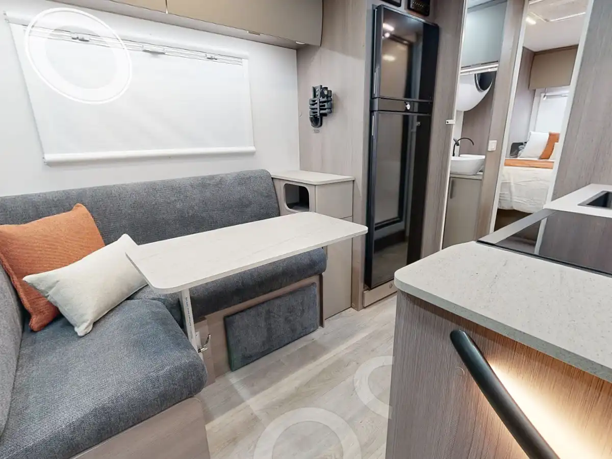 LJ 2 Berth Grandiose - living area
