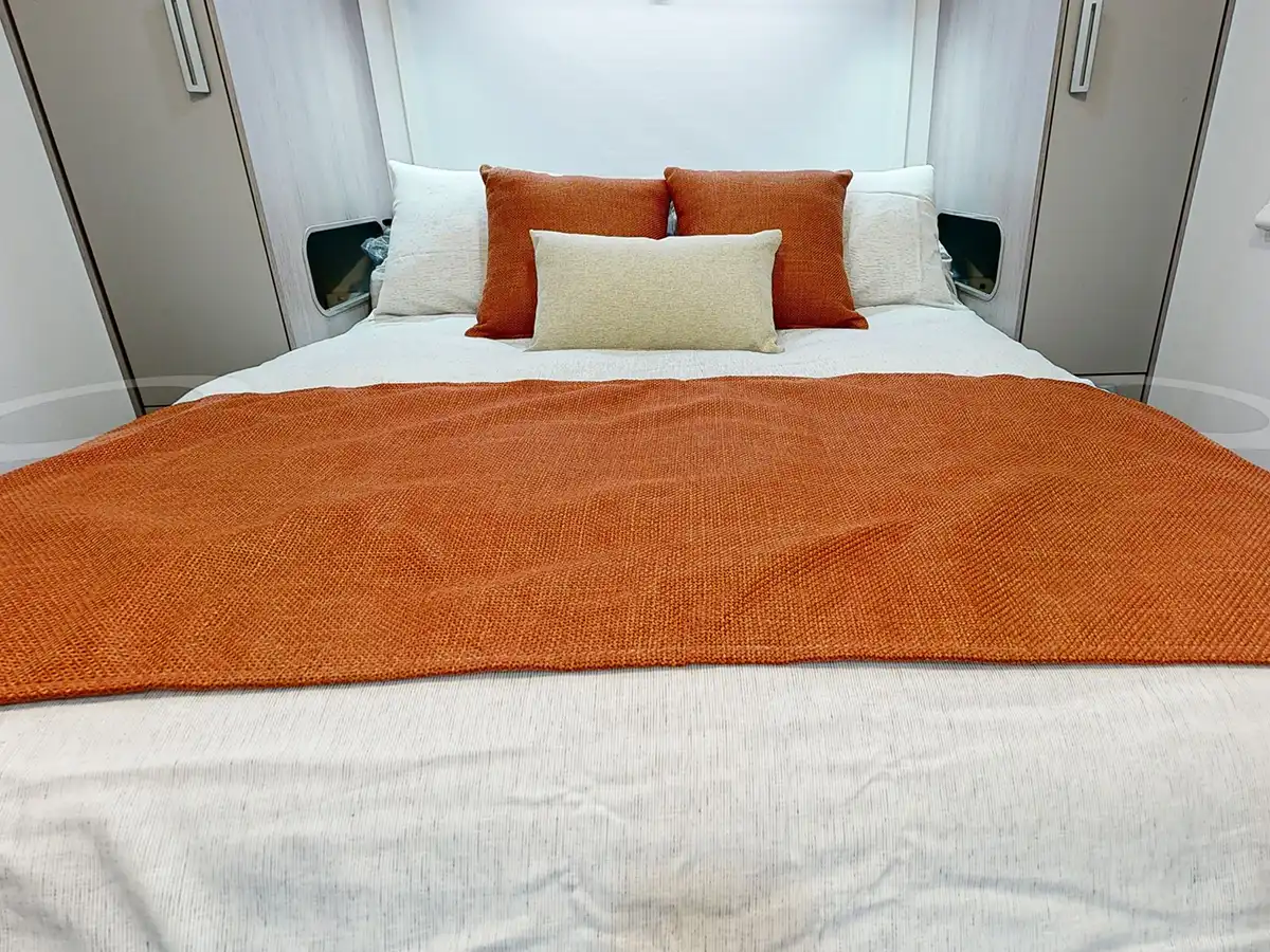 LJ 2 Berth Grandiose - double bed