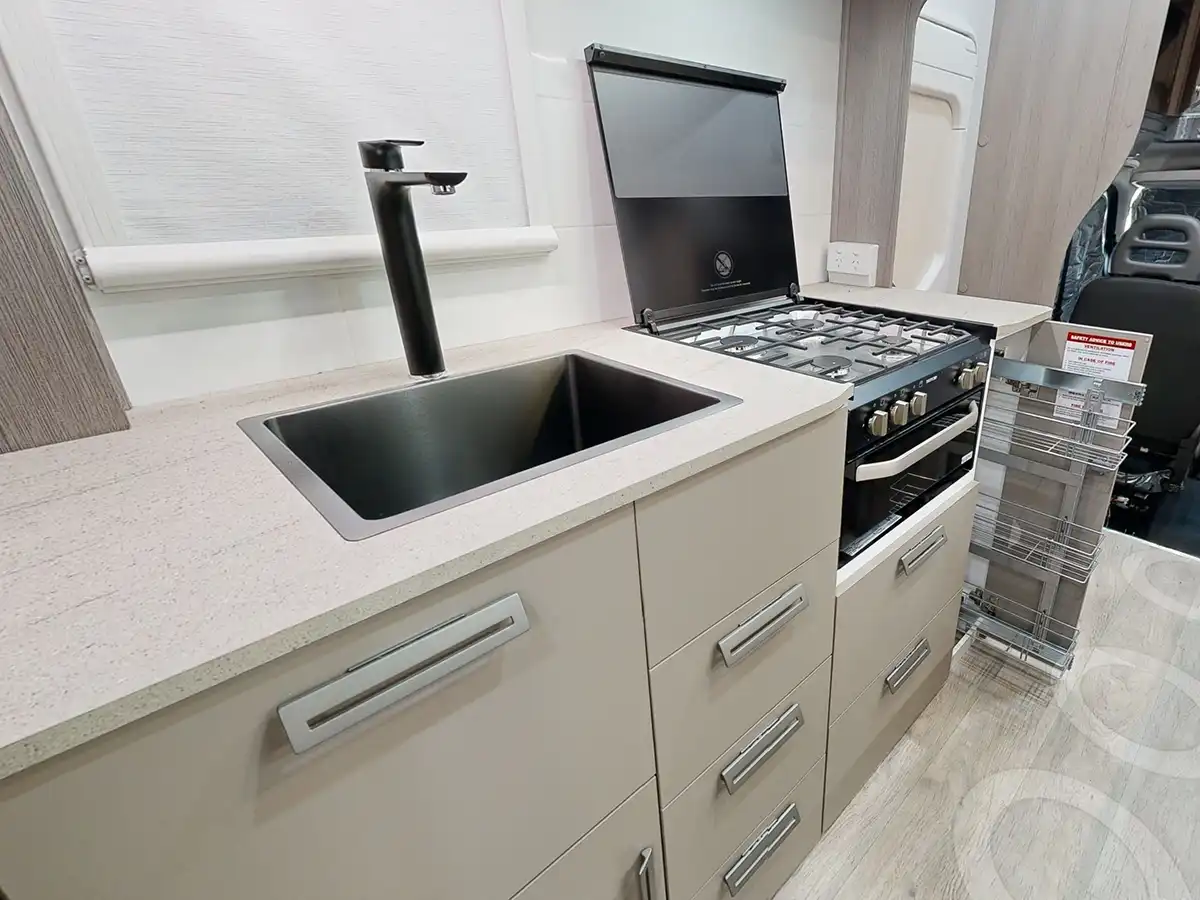 LJ 2 Berth Grandiose - kitchen