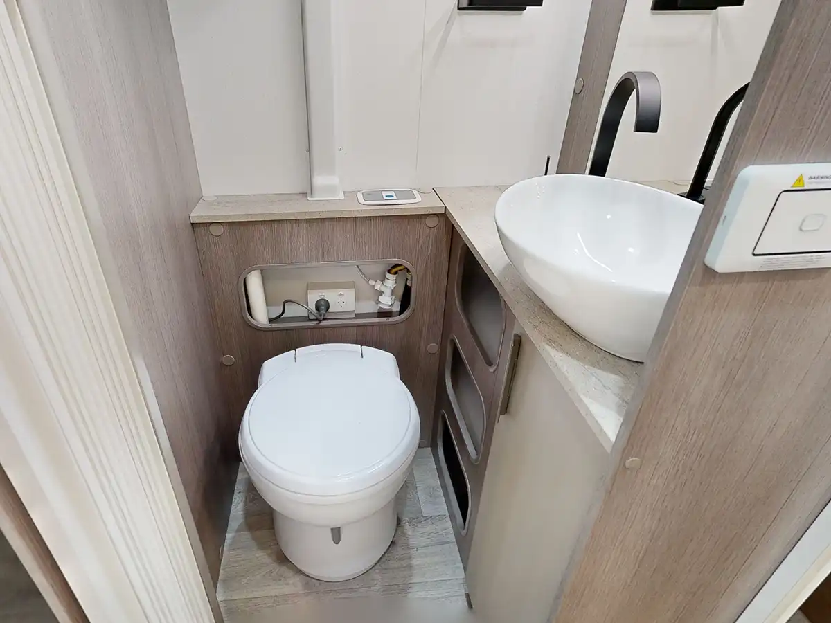 LJ 2 Berth Grandiose - dry toilet and vanity