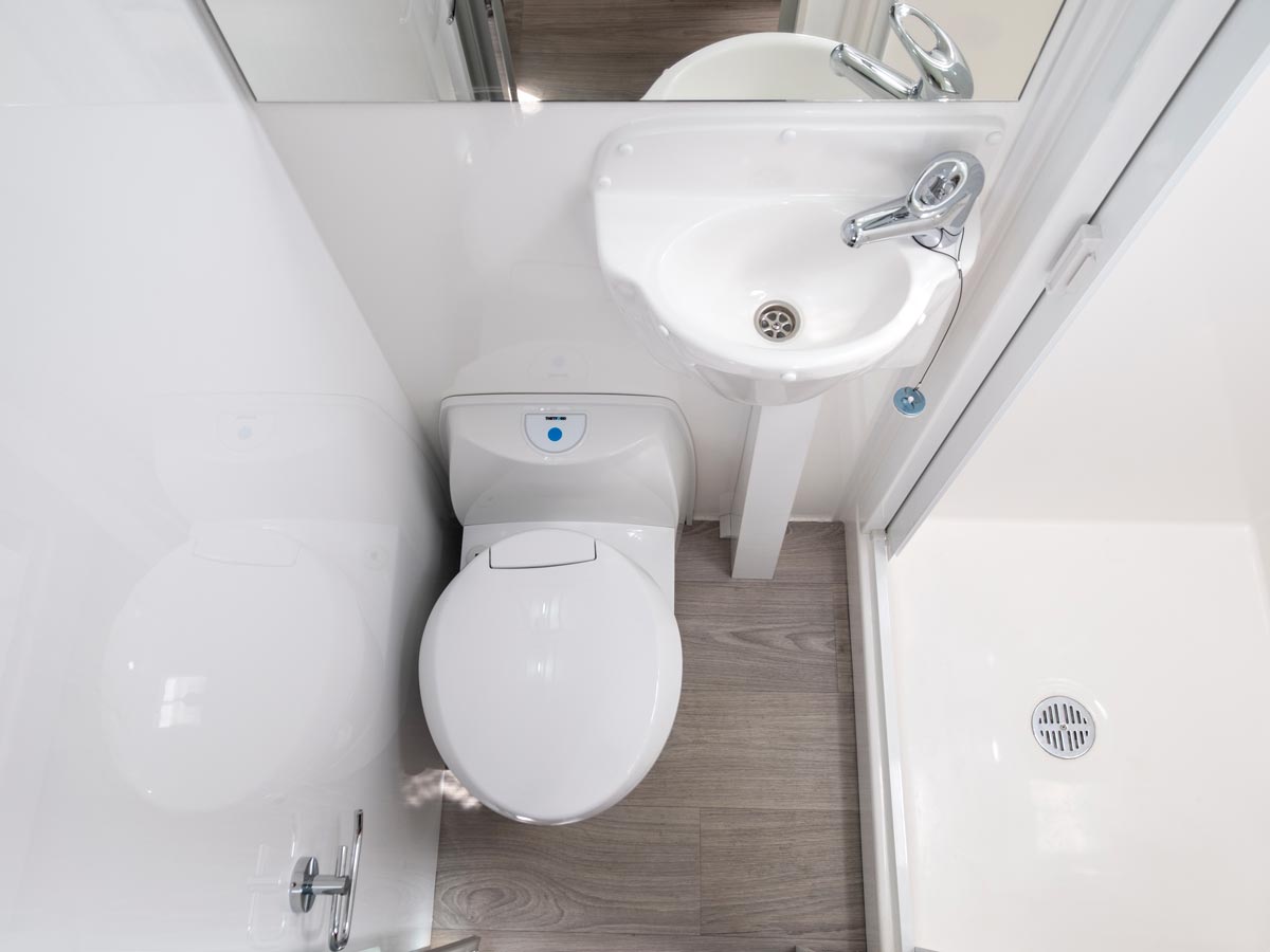 Maui River 6 Berth Elite Motorhome Bathroom